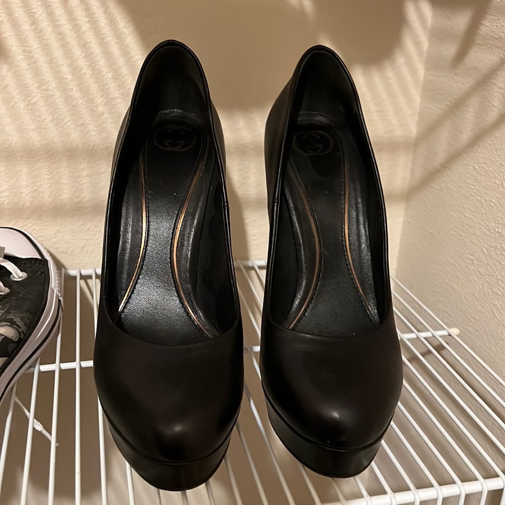 Authentic gucci shoes